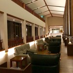 Hotel Harvest Kyu Karuizawa - 天井が高く気持ちの良いロビー