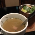 EUREKA BAR AND DINER - お通し 400円。