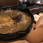 EUREKA BAR AND DINER - 釜揚げシラスのアヒージョ 900円。