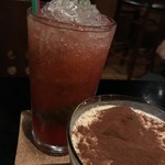 EUREKA BAR AND DINER - 苺のバジルスマッシュ 1,100円。