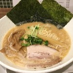 Montana - らーめん (醤油) 750円