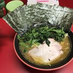 横濱家系ラーメン 勝鬨家 - 多め・硬め、レンソウ、海苔増し