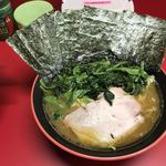 横濱家系ラーメン 勝鬨家 - 多め・硬め、レンソウ、海苔増し