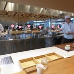 Hitoshinaya - 広めのカウンター席