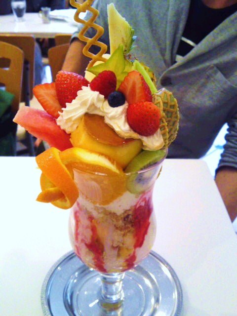 デラックスパフェ』by goma8 : 渋谷西村 フルーツパーラー 道玄坂店