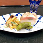 御料理 辰むら - 先付。大徳寺麩と柿の白和え、紫ずきん（枝豆）、カマスの押寿司