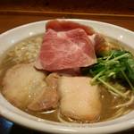 寿製麺 よしかわ - さつま若軍鶏と平子煮干しの濃厚中華そば。