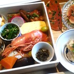 日向草 - 無花果がサラダに！これも美味！瀬戸内鯵のなめろうも、ご飯がすすみます。