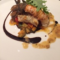 キャトルラパン - お魚の上に乗っかったオマール海老さん(//∇//)