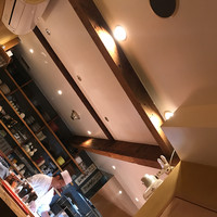 鈴なり - 手前のカウンターはまるでカフェ