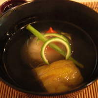 山玄茶 - 鱧の葛饅頭と焼茄子の吸物。梅肉のせ。