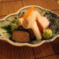 山玄茶 - 造り三点盛 (鮪 大トロの海苔巻、蛸、真鯛)山芋添え。