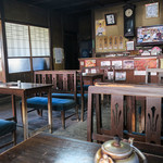 松尾食堂 - レトロな店内。