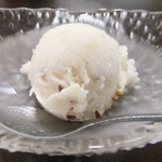 和食あかざわ - イタリア大使館御用達「クレマモーレ」のジェラート　林檎とカラメルのジェラート