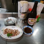 丸玉食堂 - 瓶ルービりながらいただくタン（冷菜）。