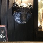 札幌スープカレーHIGUMA  - 入り口のクマさん
