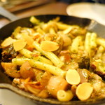 アベス - ツブ貝とポルチーニ茸のエスカルゴバター炒め