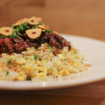 洋食 おがた - 尾崎牛ビーフ焼めしガーリックチップ添え☆