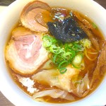 醤油らぁ麺 山水地鶏ワンタン麺 980円