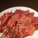 元氣七輪焼肉 牛繁 - 元気カルビと極厚カルビ。