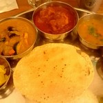 鎌倉バワン - 一番左がポリヤル。