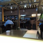 中一食堂 - フードコートの中の店なんで客席は他の店のお客様と共用になってます。