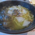 中一食堂 - 排骨酥麵は厚くて柔らかく香り漂うスペアリブを使った中華そばです。
            