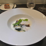 アキヒサ ハンダ - 様似産ババガレイのポワレ　厚岸産ムール貝のジュ