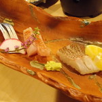 喜助 - 関サバ・網走産釣りキンキ焼き霜・鳴門産天然真鯛のお造り盛合せ