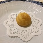 アシエット - チーズを練り込んだシュー