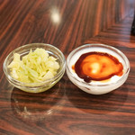 東京 京橋屋カレー - キャベツの酢漬けとヨーグルト