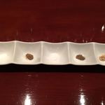 炉窯ステーキ煉瓦 - 3種の塩（新潟の藻塩、イギリスの海の塩、アメリカの岩塩）とブラックペッパー