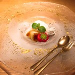 四季会席 香桜凛 - 林檎のキャラメリゼとポボーのムース＆北海道濃厚バニラアイスほ大好きな『金』の器 (//∇//)