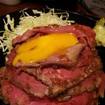 the 肉丼の店 - 黄身を崩す