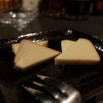 DEN - 自家製スモークチーズ