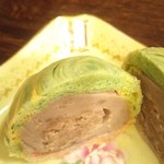 麺線屋formosa - 中は、しっとりタロ芋餡♪