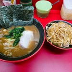 横濱家系ラーメン 勝鬨家 - ラーメン並  ¥680  ネギチャーシュー丼  ¥280