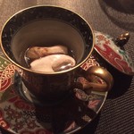 Chef's Table kuma3 - そのスープで松茸のお吸い物松茸のお吸い物♪