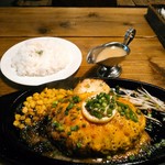 炭火焼ハンバーガー＆ステーキ チェリーズ - 旭高砂牛の炭火焼きハンバーグ　400gだと２２００円(税込)　ランチにはライス無料＆おかわり自由。グループ店はどこもキリの良い税込値段表示で、そんなところにもお店の良心ぶりが現れています。