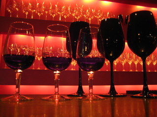 h Wine bar M - ブラックグラス！