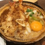 煮込うどん 山本屋本店 - 天ぷら入り味噌煮込うどん