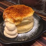 Cafe brunch TAMAGOYA - 日の出カスタードのブリュレパンケーキ