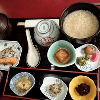 中之島なだ万 - 朝がゆ定食・初期状態