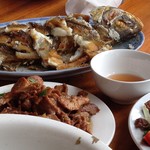 Nha Hang Diep Mui - 豚肉の甘辛炒めと魚の素揚げ