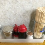 中華そば スエヒロ - 卓上調味料とか