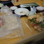 まさか - サービスのミニ丼は三男坊君のからあげご飯以外はほぼお帰りになりました！("⌒∇⌒")