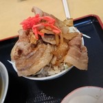 まさか - この肉丼はどこから食べましょう？((((；゜Д゜)))