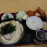 まさか - 三男坊オーダーのざるうどん大盛590(637)+アルファ―(多分100円？)+ひとくちからあげご飯250円(270)は前回のサービスチケットにてサービスです❕