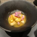 イル アオヤマ - エビ芋　赤ウニ　コンソメジュレ