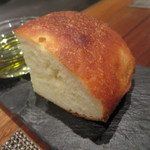 イル アオヤマ - 自家製フォカッチャ